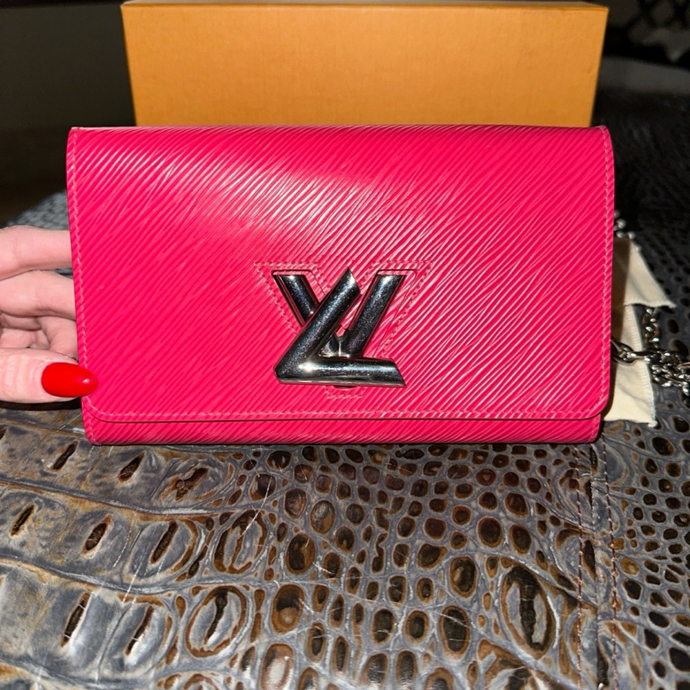 LOUIS VUITTON Epi Twist Chain Wallet Hot Pink